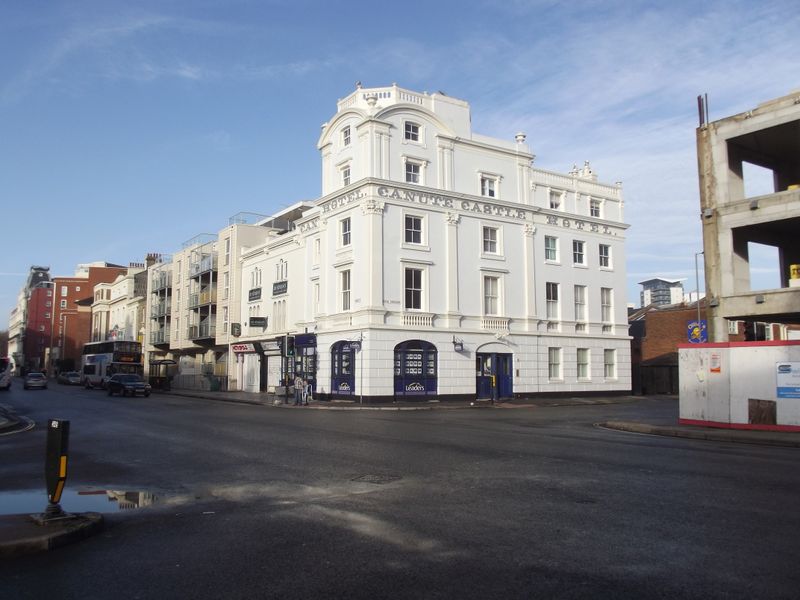 Henrys Lounge, Southampton (Photo: Gary Tull - 12/11/2011). (Pub, External). Published on 12-11-2011 