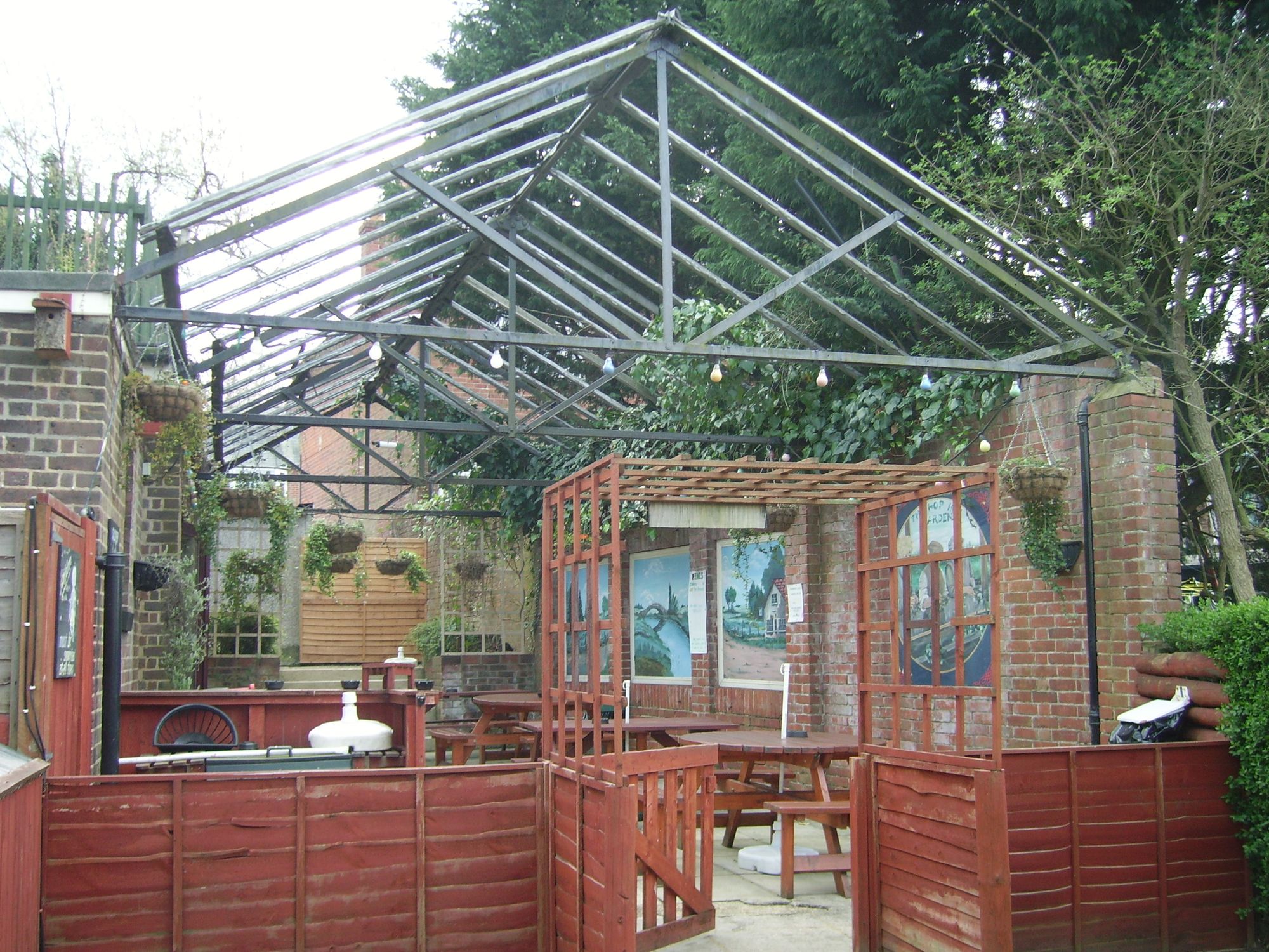 Hop Inn, Southampton. (Garden). Published on 07-04-2007
