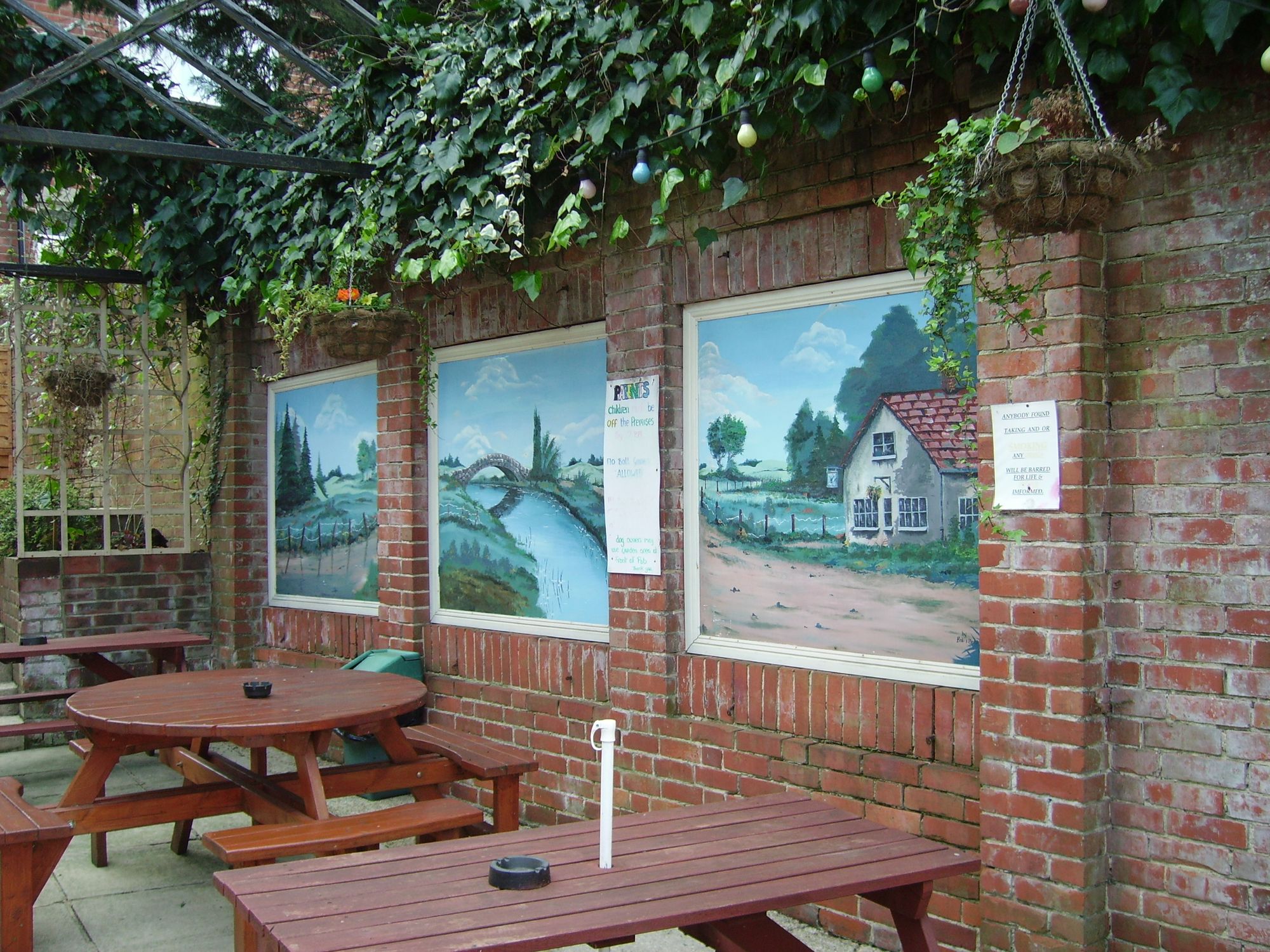 Hop Inn, Southampton. (Garden). Published on 07-04-2007
