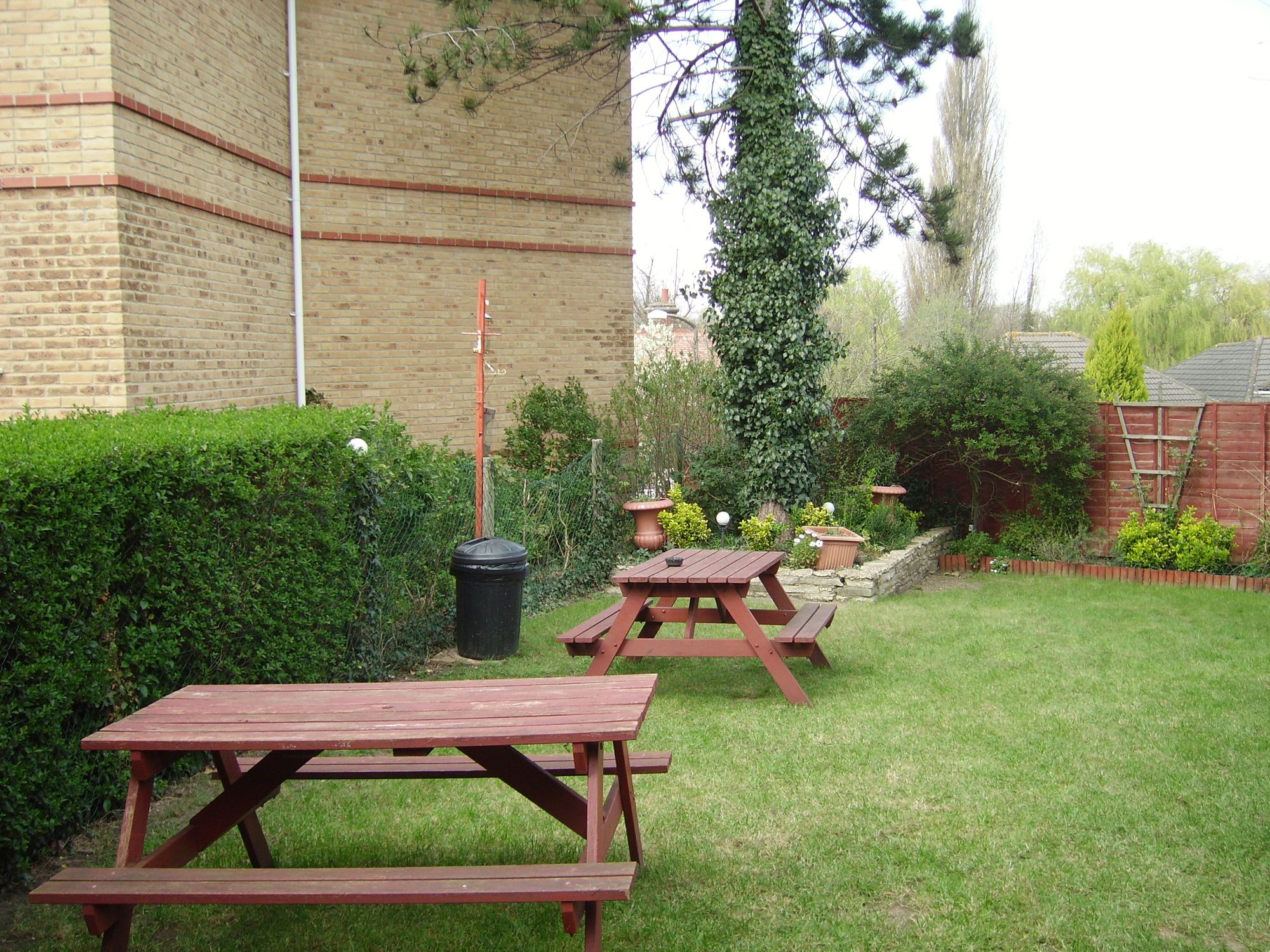 Hop Inn, Southampton. (Garden). Published on 07-04-2007