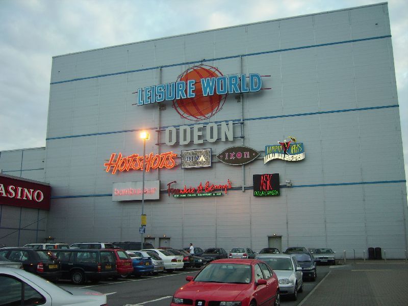 Leisureworld, Western Esplanade (Photo: Gary Tull - 01/07/2005). (Pub, External). Published on 01-07-2005
