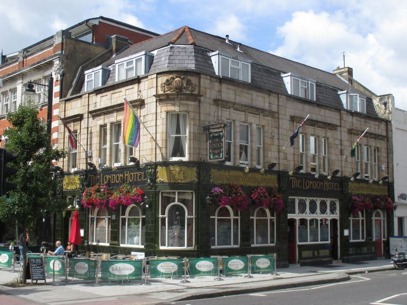 London Hotel, Southampton. (Pub, External). Published on 04-08-2016