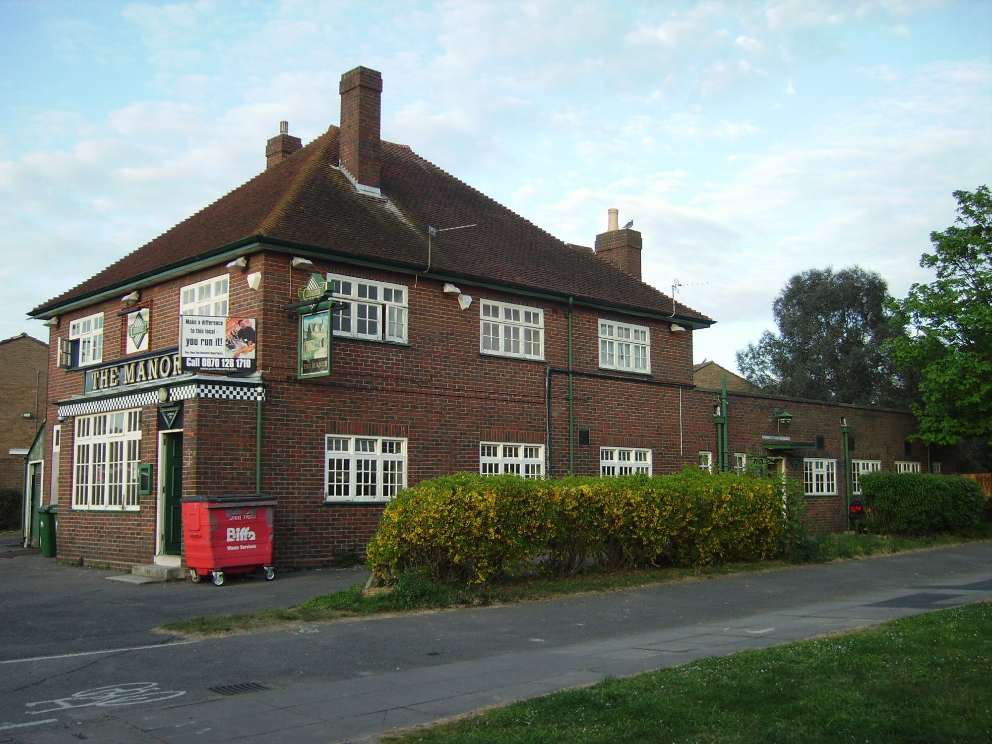 Manor Club House, Woolston (Photo: Gary Tull - 22/04/2007). (Pub, External, Key). Published on 22-04-2007
