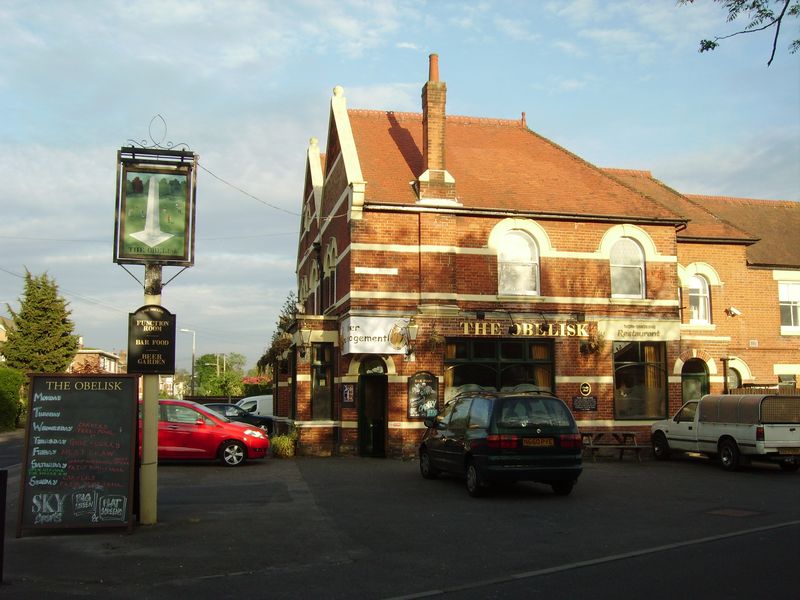 Obelisk Hotel, Southampton. (Pub, External). Published on 22-04-2007