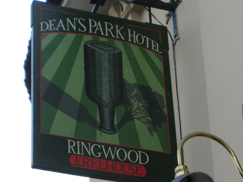 Park Hotel, Southampton. (Sign). Published on 03-11-2012