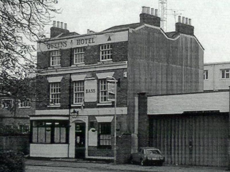 Queen's Hotel, Southampton (Photo date not known, 1970s ?). (Pub, External, Key). Published on 09-01-2018 