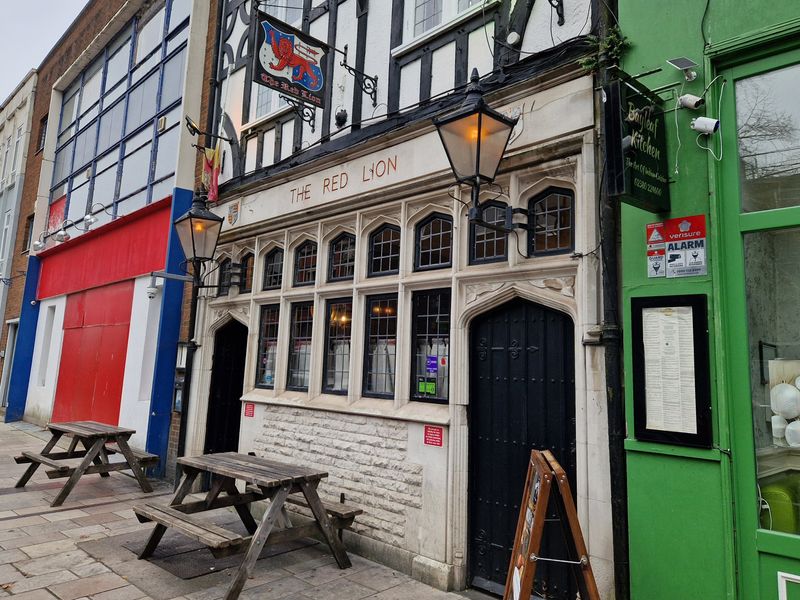 Red Lion, High St, Southampton (Photo: Pete Horn - 07/11/2024). (Pub, External, Key). Published on 07-11-2024