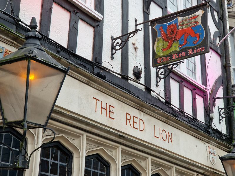 Red Lion, High St, Southampton (Photo: Pete Horn - 07/11/2024). (Pub, External, Sign). Published on 07-11-2024 