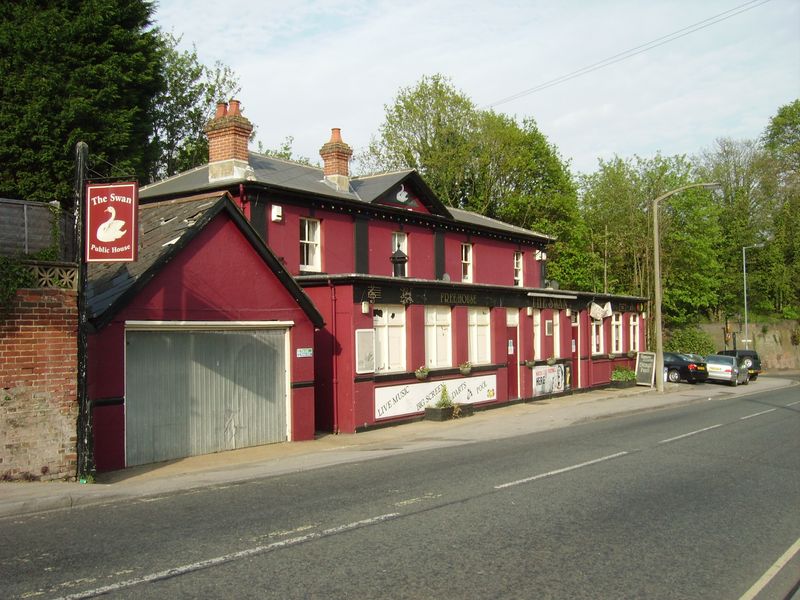 Swan, Sholing in 2007 (Photo: Gary Tull - 22/04/2007). (Pub, External). Published on 22-04-2007
