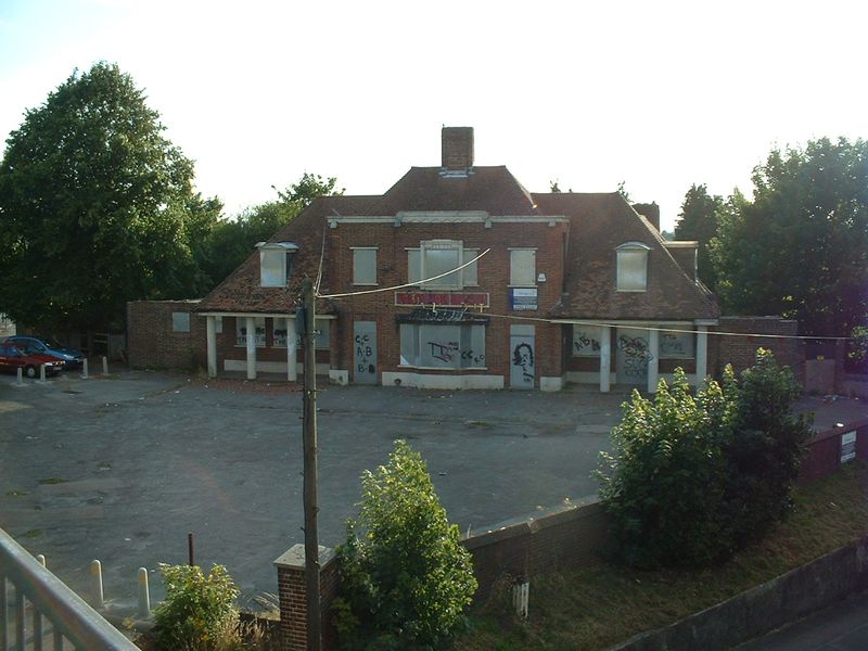 Target, Sholing (Photo: Gary Tull - 21/07/2005). (Pub, External, Key). Published on 21-07-2005 
