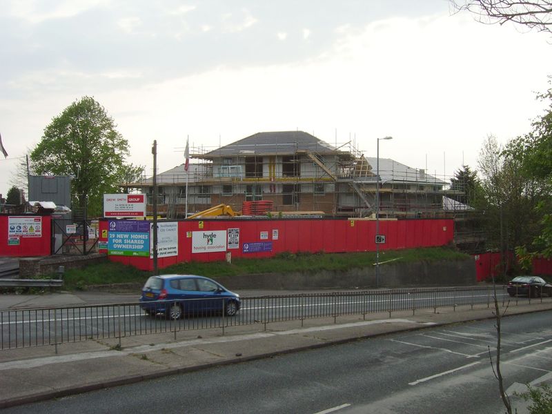Replacement flats in 2007 (Photo: Gary Tull - 26/04/2007). (External). Published on 26-04-2007 