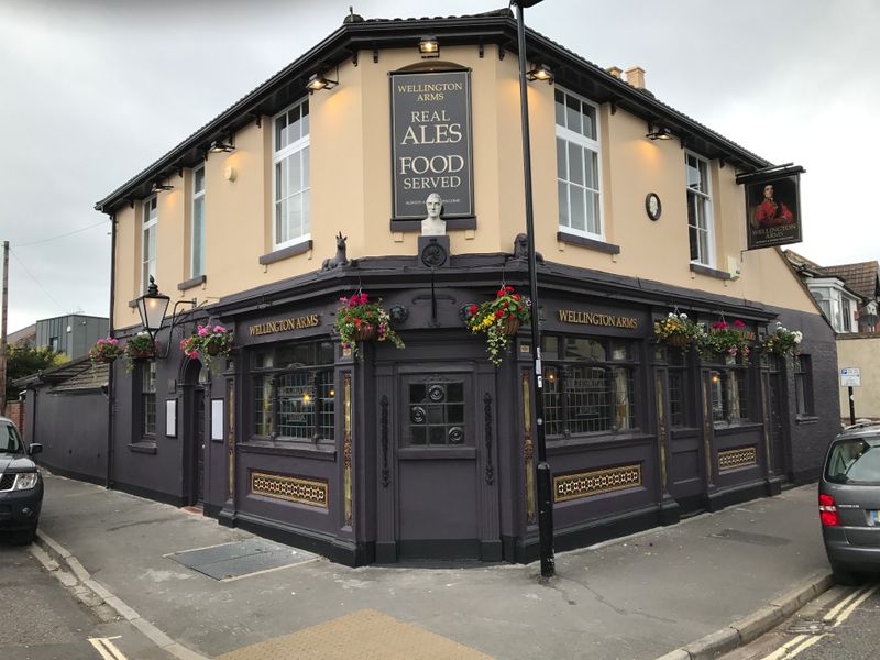Wellington Arms, Freemantle (Photo: Martyn Godwin 14/07/2017). (Pub, External, Sign). Published on 14-07-2017