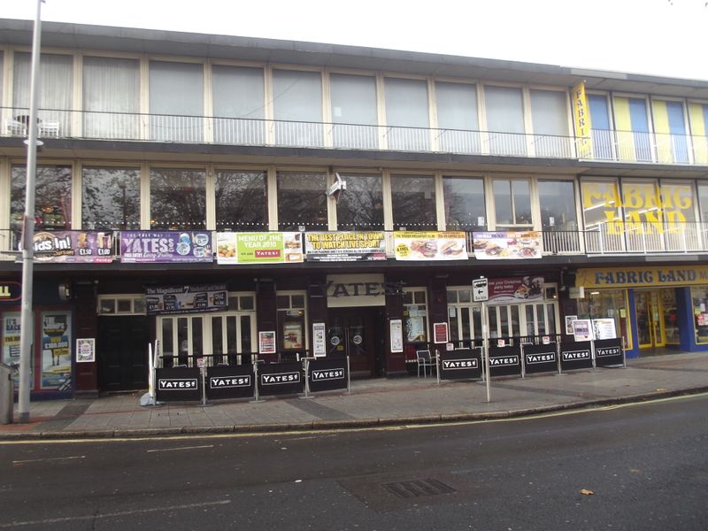 Yates, Above Bar, Southampton (Photo: Gary Tull - 12/11/2011). (Pub, External). Published on 12-11-2011