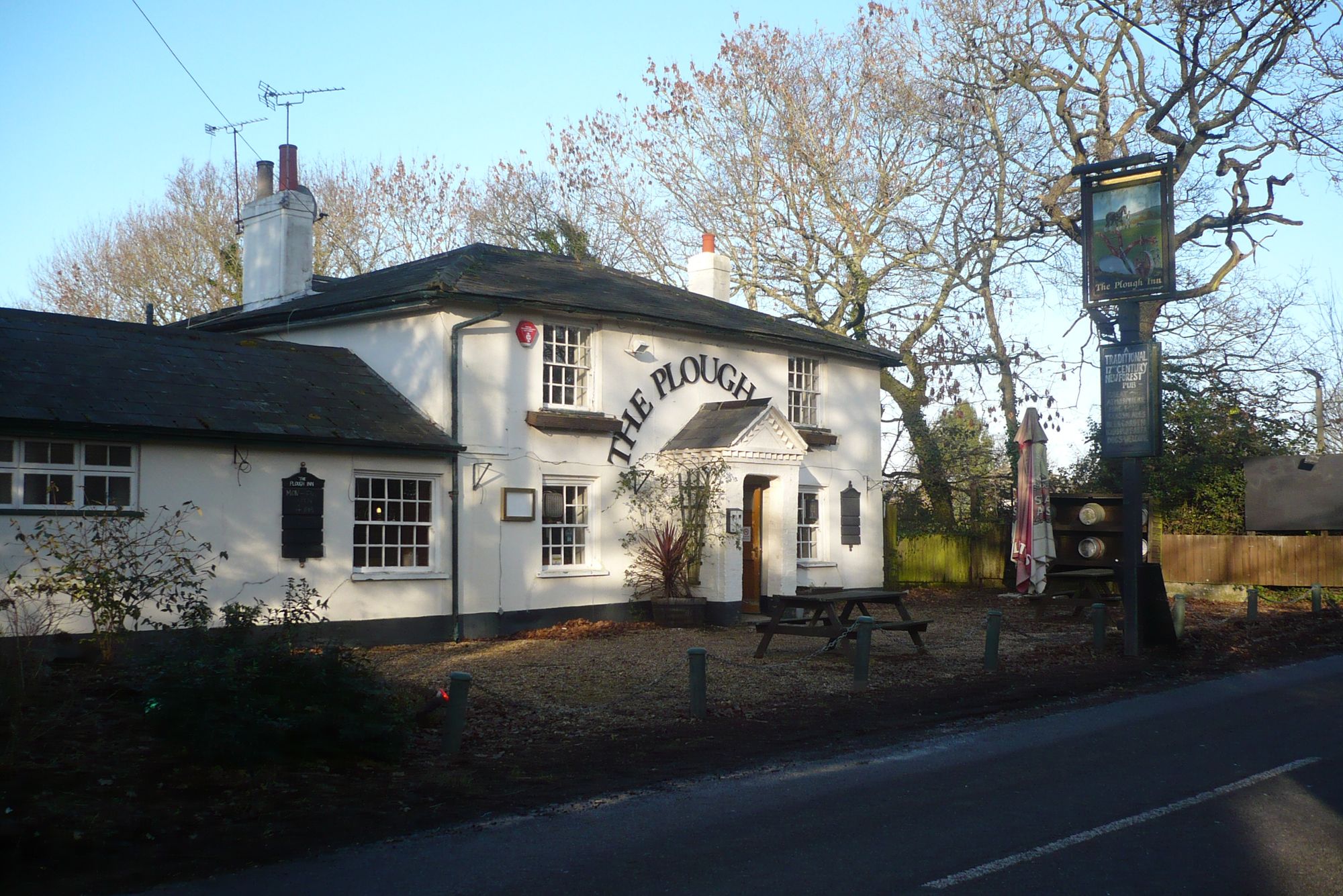 Plough Inn, Tiptoe (Photo: David Pritchard - 08/01/2011). (Pub, External, Sign, Key). Published on 08-01-2011