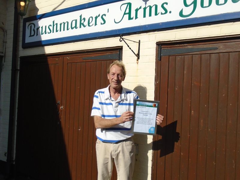 Community support award for the Brushmakers Arms 16/10/2021. (External, Sign, Publican, Award). Published on 16-10-2021