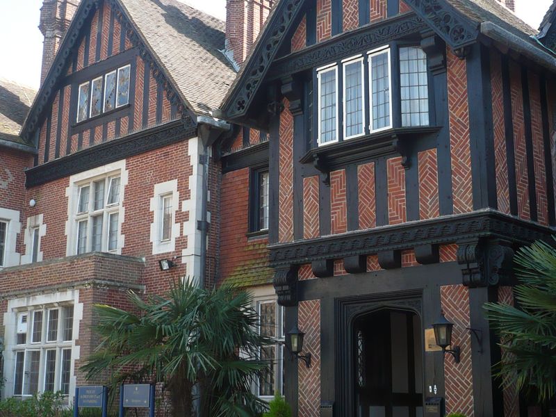 Elmers Court Hotel, Walhampton. (External). Published on 10-04-2011 