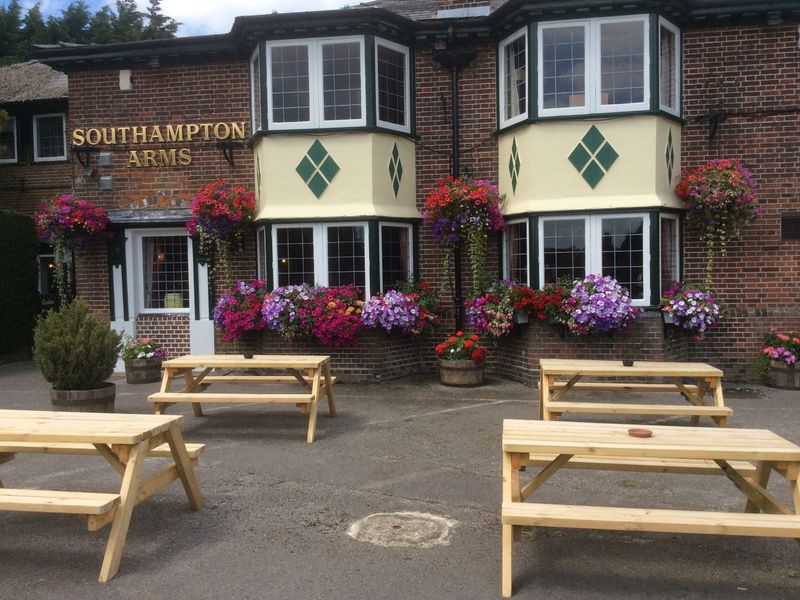 Southampton Arms, West End (Photo: Martina Reeves - 15/07/2014). (Pub, External, Key). Published on 15-07-2014