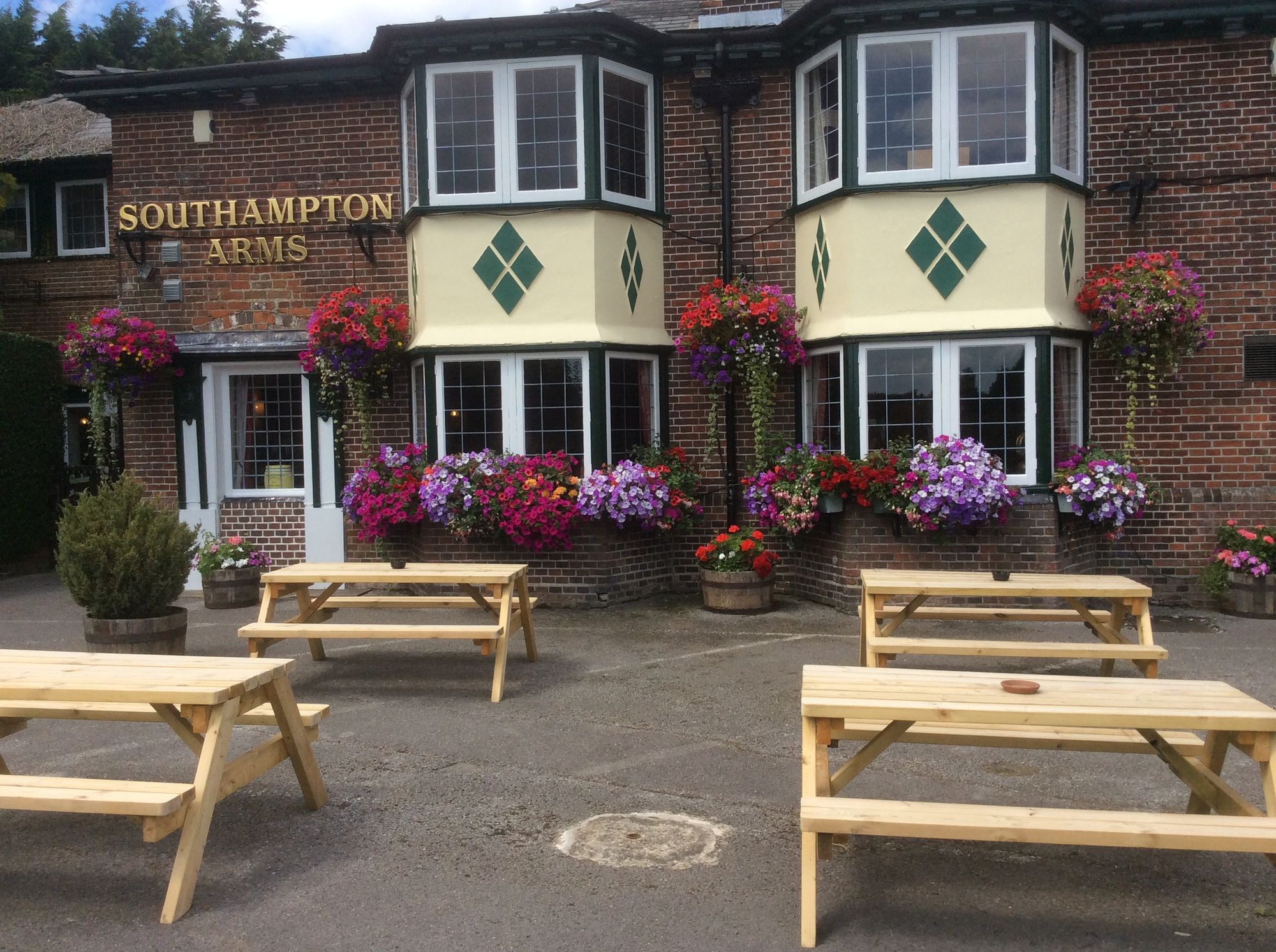 Southampton Arms, West End (Photo: Martina Reeves - 15/07/2014). (Pub, External, Key). Published on 15-07-2014