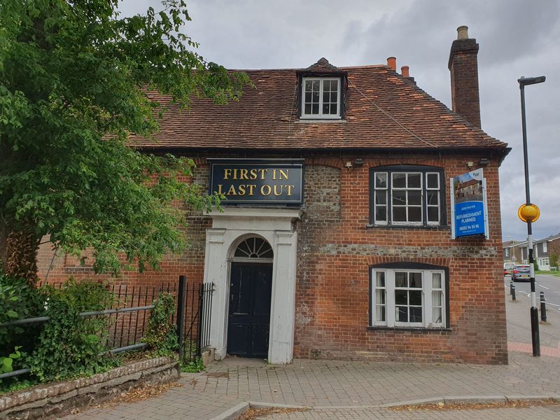 First In Last Out, Winchester - 28/07/2023 (Photo: Pete Horn). (Pub, External, Key). Published on 28-07-2023