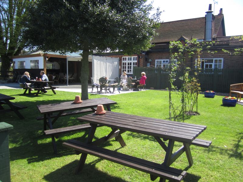 Golden Lion, Winchester. (Pub, Garden). Published on 01-05-2013