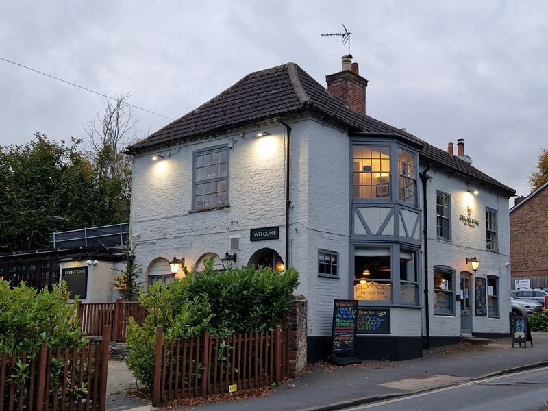 Roebuck, Winchester (Photo: Pete Horn - 11/10/2024). (Pub, External). Published on 11-10-2024