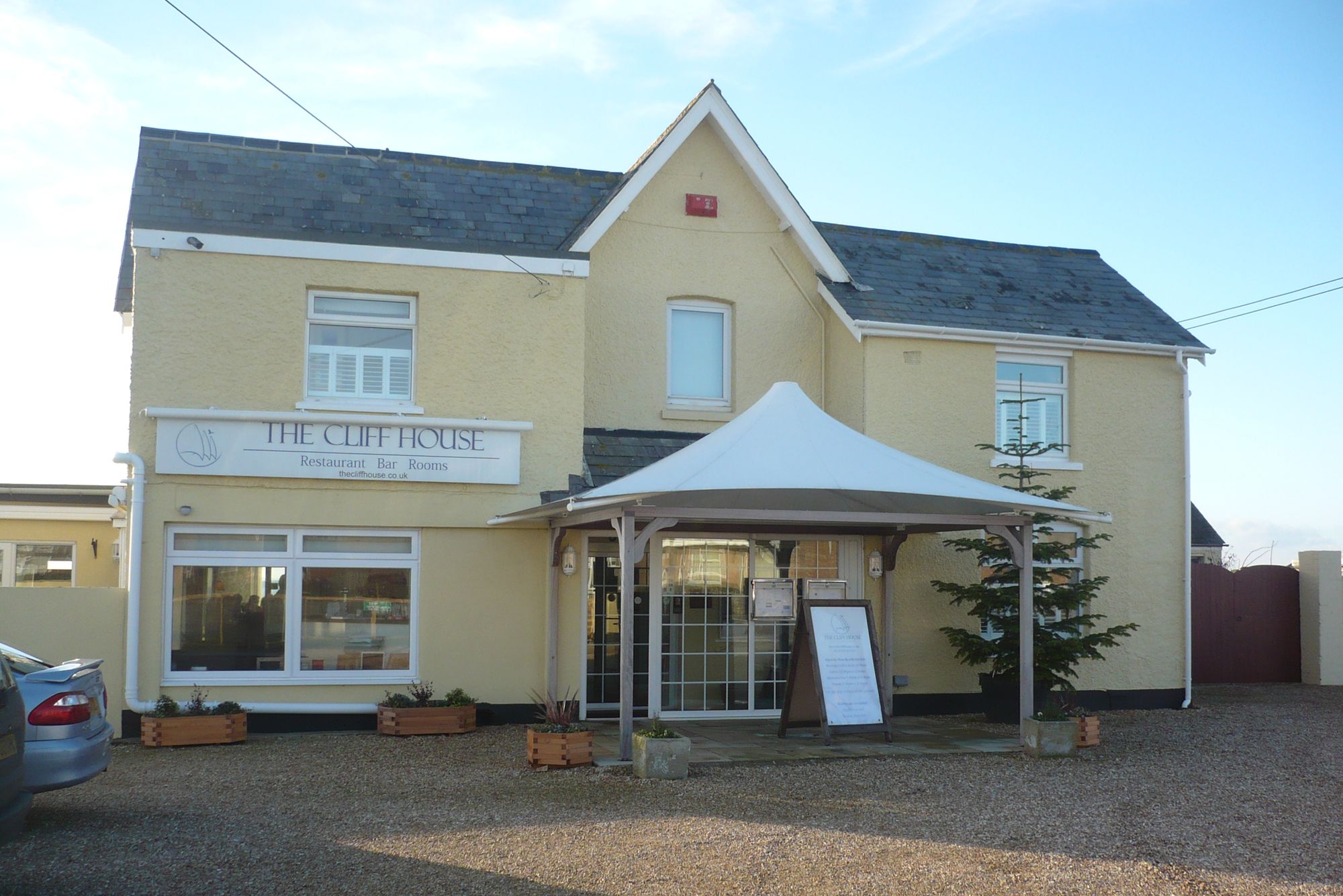 Cliff House Hotel, Barton on Sea. (Pub, External). Published on 08-01-2011