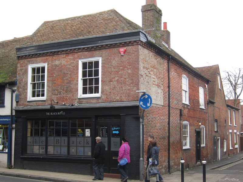 Black Bottle, Winchester. (Pub, External, Key). Published on 16-02-2013 