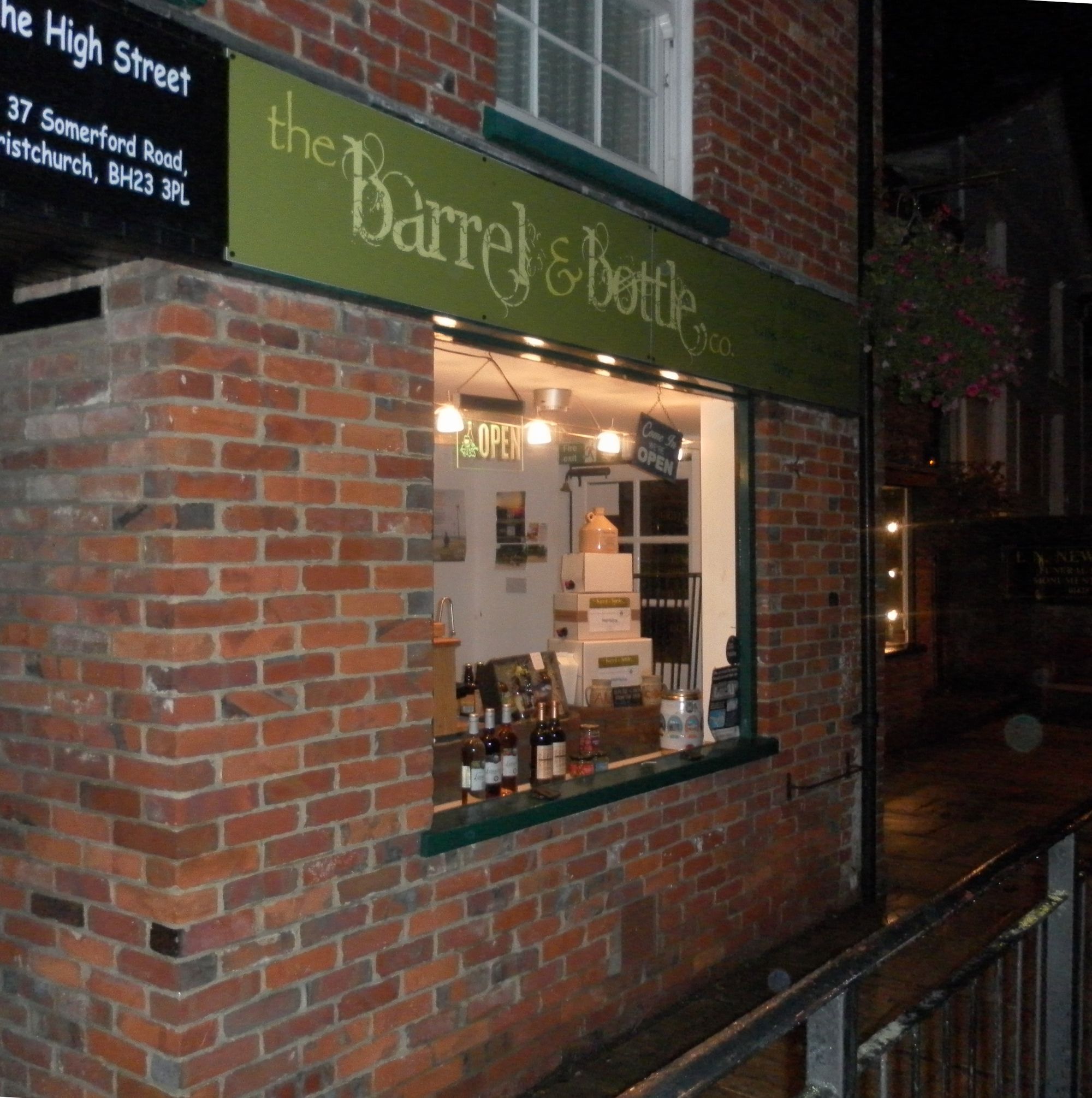Barrel & Bottle Co, Fordingbridge (Photo: unknown - 17/10/2012). (External). Published on 17-10-2012