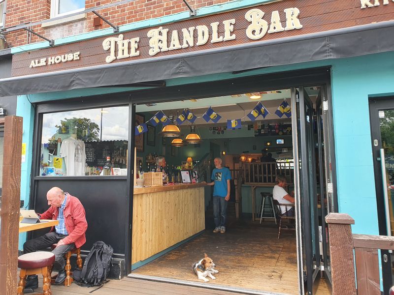 Handle Bar, Southampton - 26th July 2022 (Photo: Pete Horn). (Pub, External, Customers). Published on 26-07-2022 