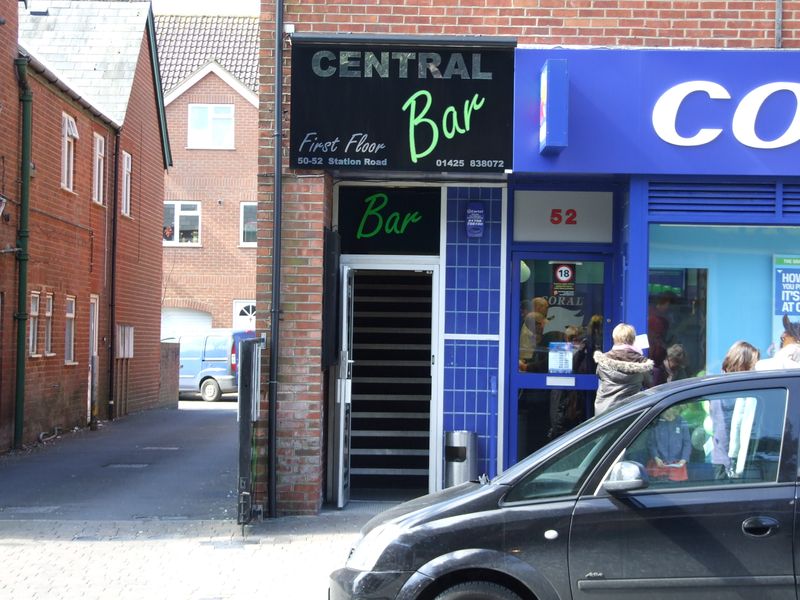 Central Bar, New Milton. (Pub, External, Key). Published on 06-04-2013