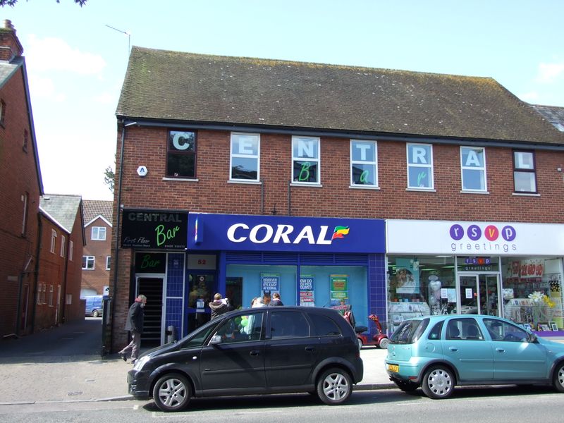 Central Bar, New Milton. (Pub, External). Published on 06-04-2013