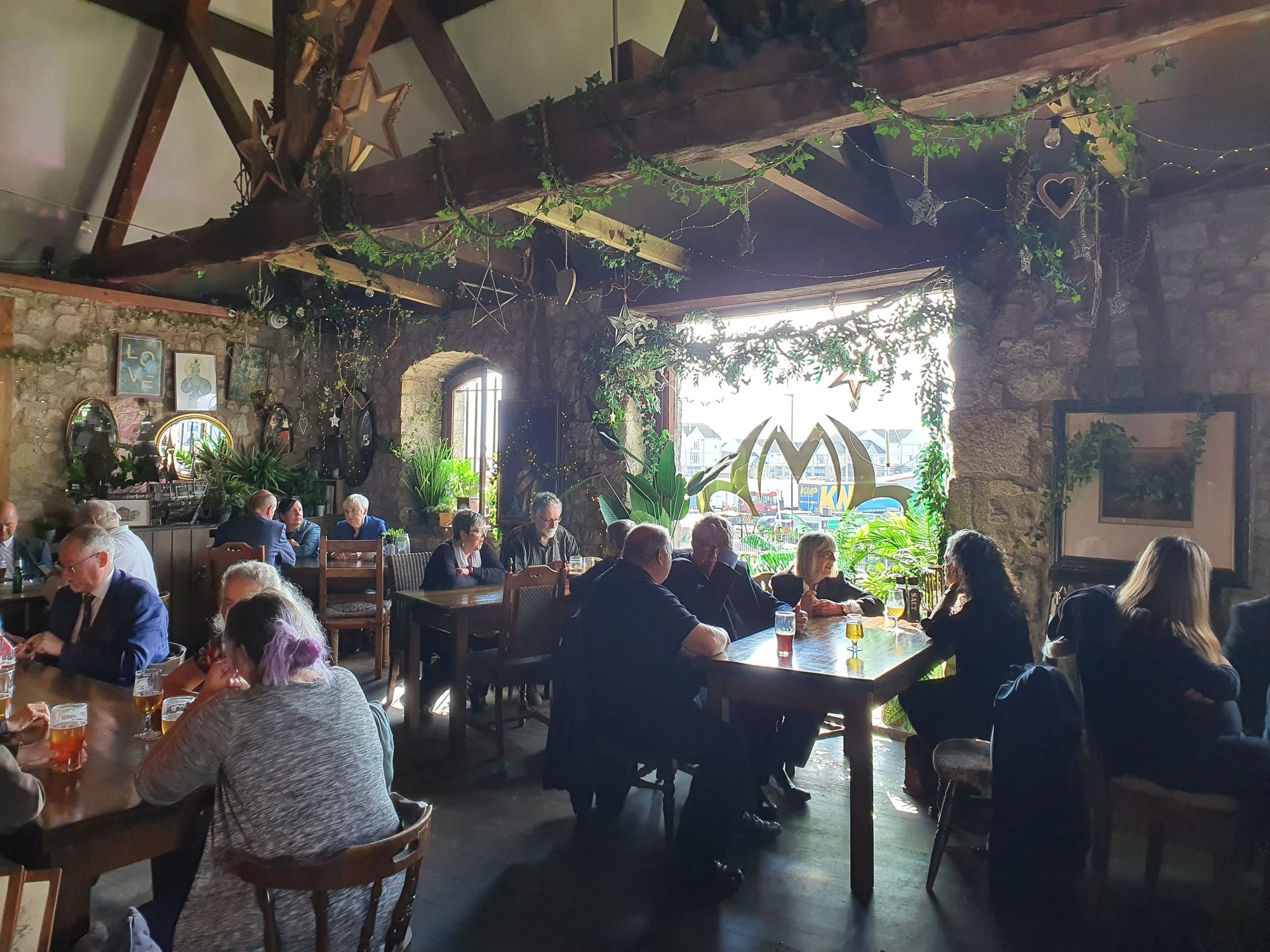 Upstairs at Dancing Man (Photo: Pete Horn 23/09/2022). (Pub, Restaurant, Customers). Published on 23-09-2022