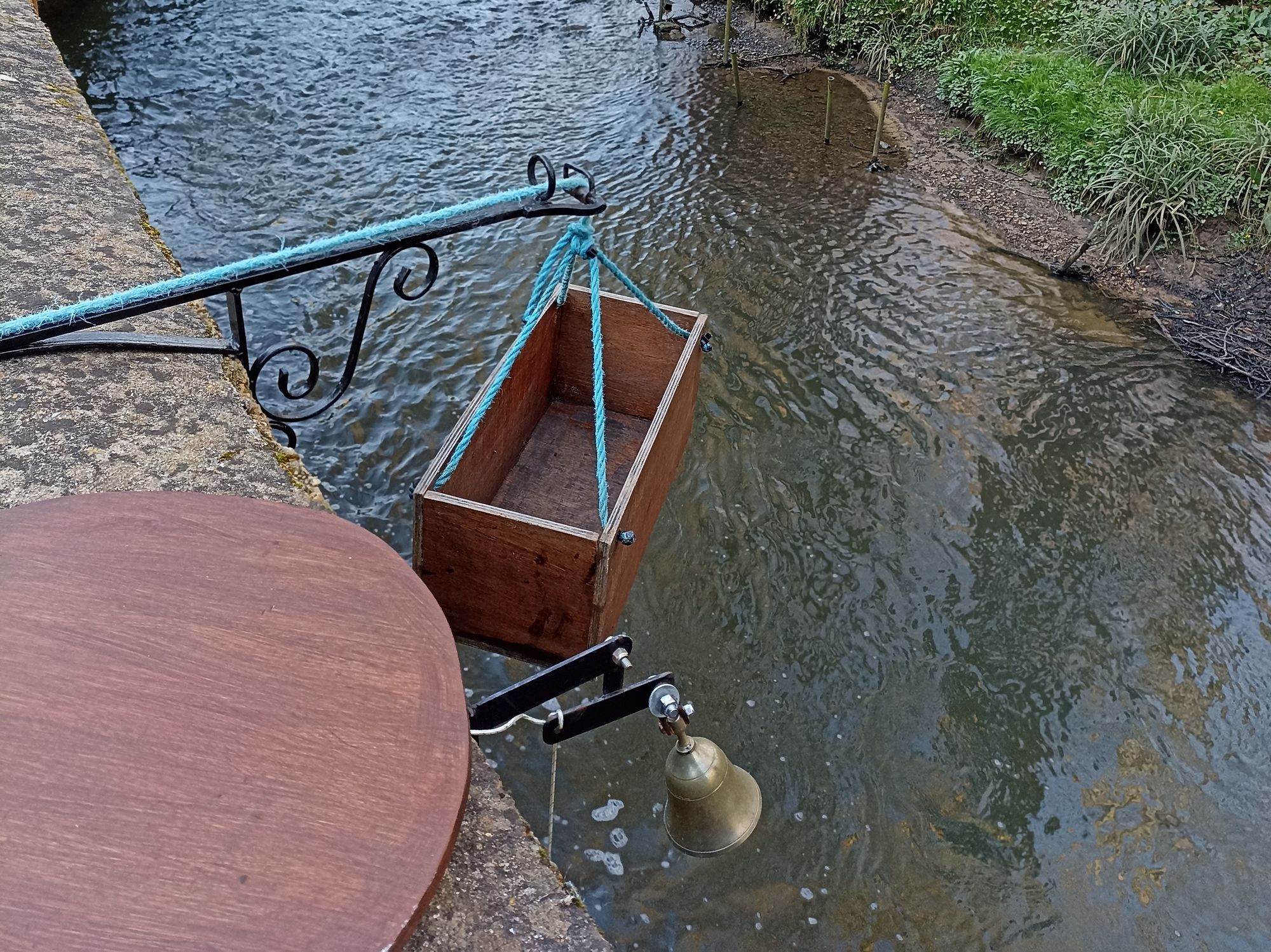 The bell and box for beer service to kayakers. Published on 18-03-2022
