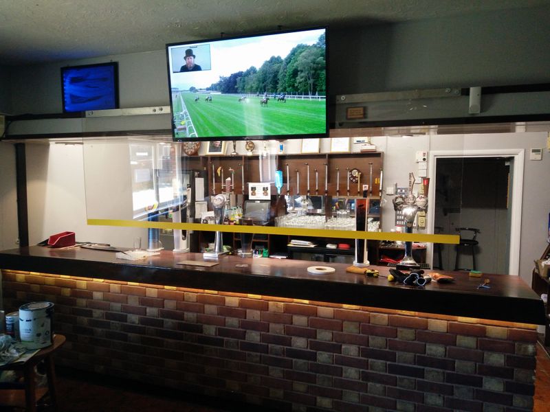 Swaythling Working Mens Club - bar with Covid screen, June 2020. (Pub, Bar). Published on 16-06-2020 
