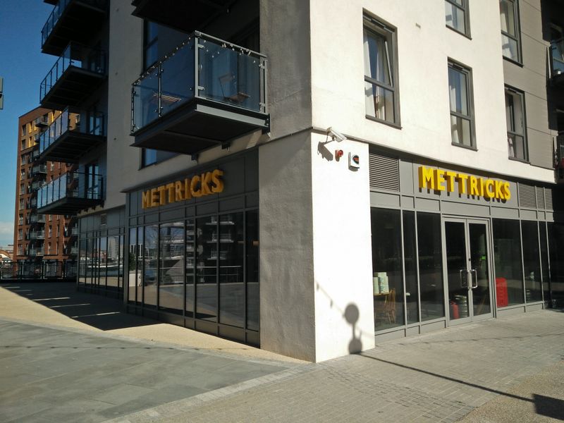 Mettricks Woolston, Southampton. (Pub, External). Published on 07-08-2020