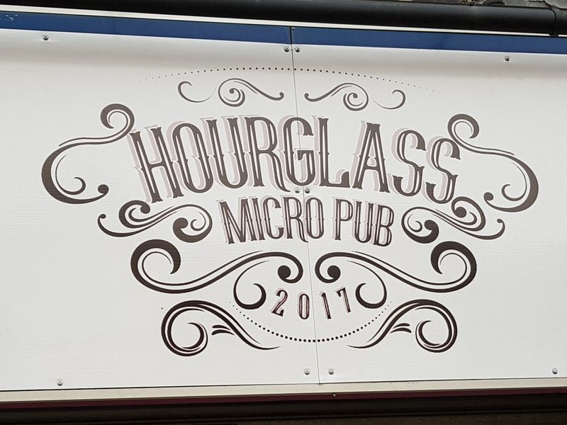 Hourglass, New Milton (Photo: Alan Hopking - 06/01/2018). (Sign). Published on 06-01-2018
