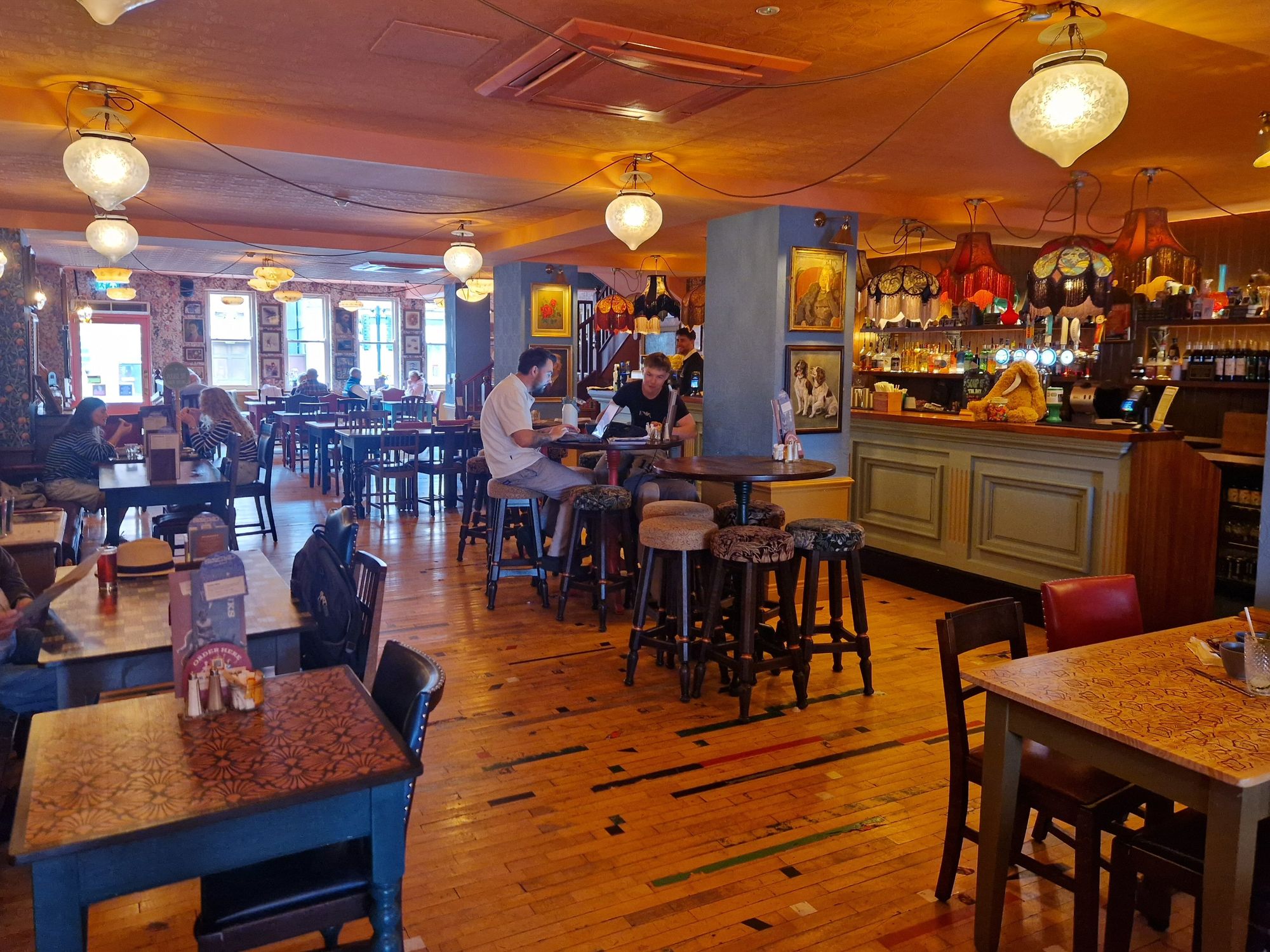 Espino Lounge, New Milton (Photo: Pete Horn - 18/06/2026). (Restaurant, Customers). Published on 18-06-2026
