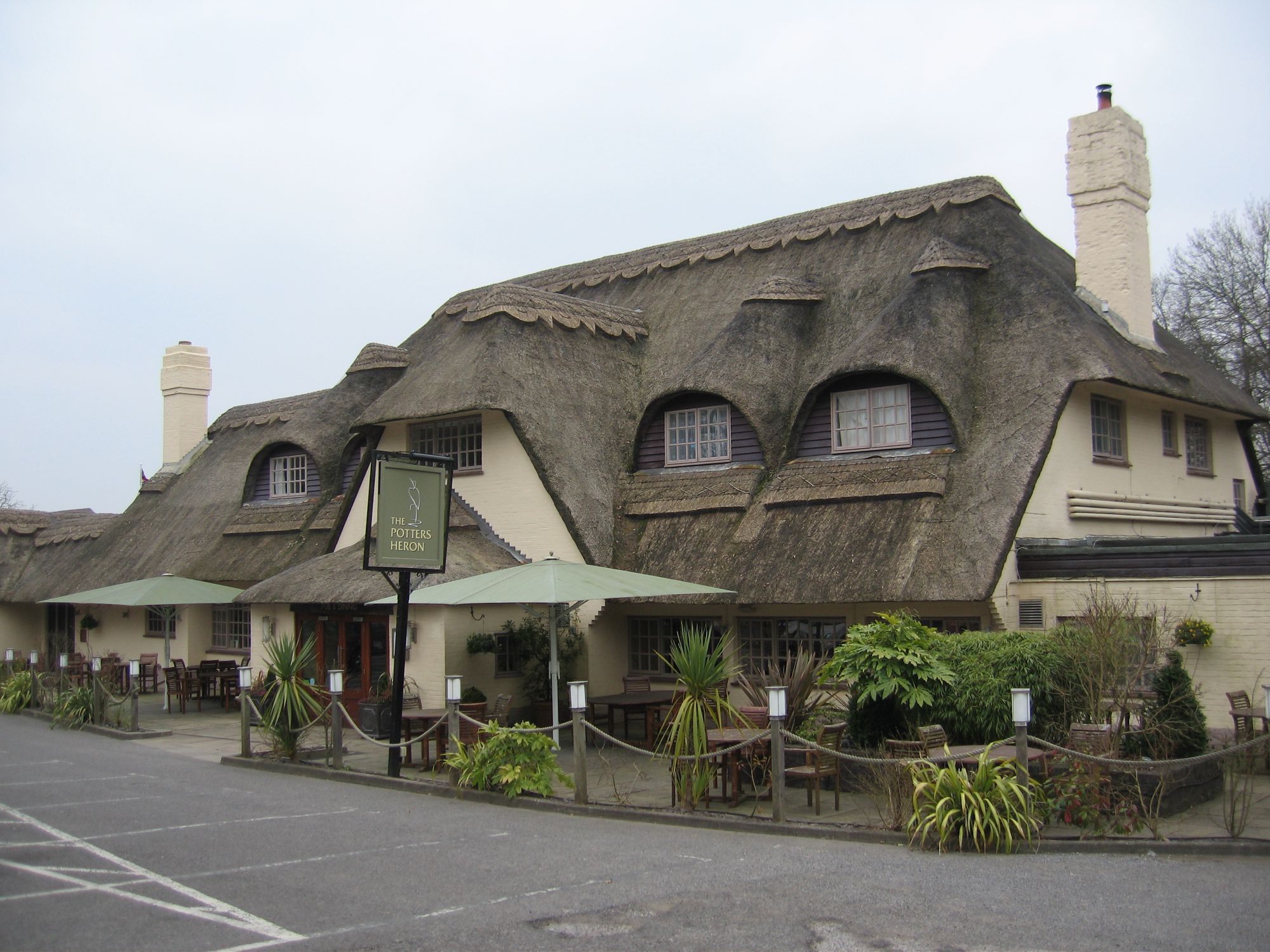 Potters Heron Hotel, Ampfield. (Pub, External, Key). Published on 01-04-2013