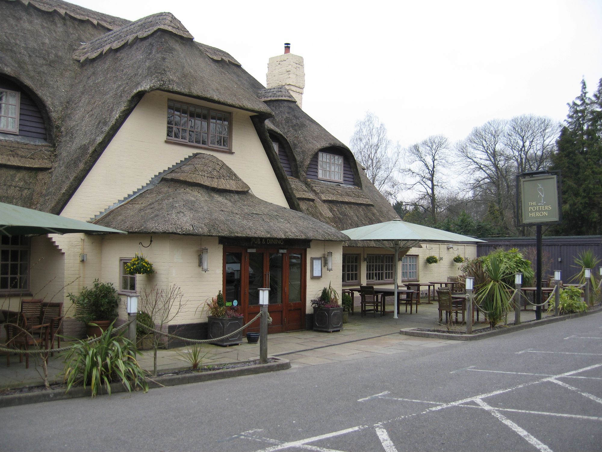 Potters Heron Hotel, Ampfield. (Pub, External). Published on 01-04-2013