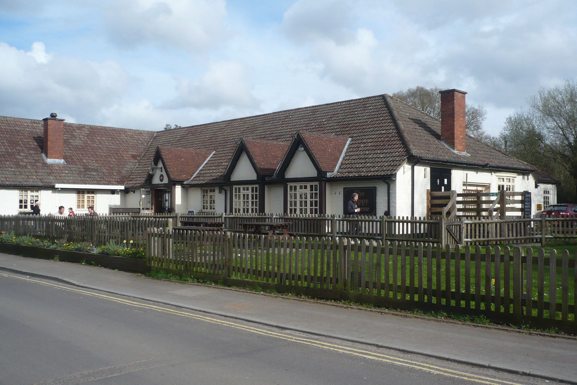Happy Cheese, Ashurst (Photo: David Pritchard - 03/04/2011). (Pub, External). Published on 03-04-2011