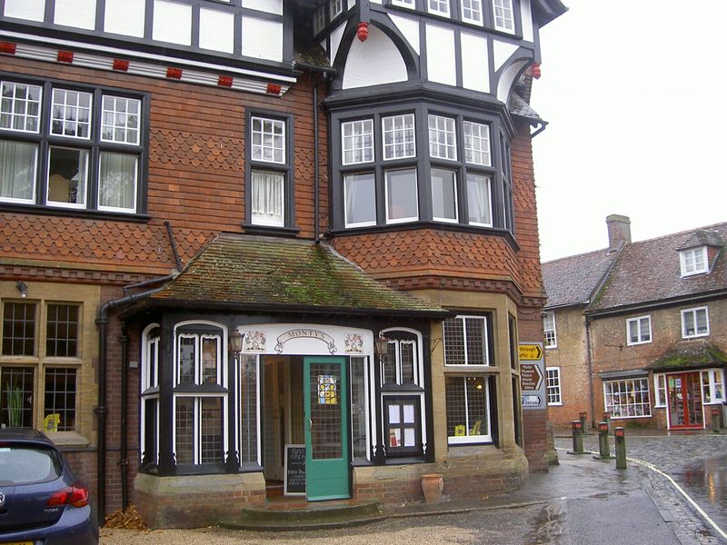 Monty's Inn, Beaulieu. (Pub, External, Key). Published on 19-10-2010