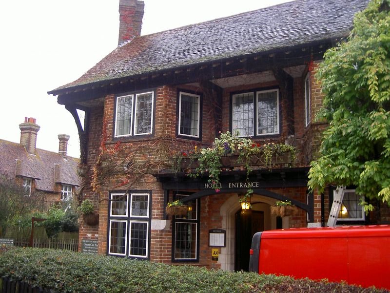 Monty's Inn, Beaulieu. (Pub, External). Published on 19-10-2010 