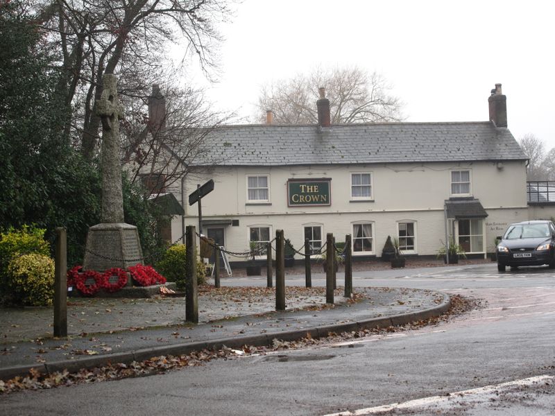 Crown, Bransgore (Photo: Graeme Hilton - 29/12/2010). (Pub, External, Key). Published on 29-12-2010