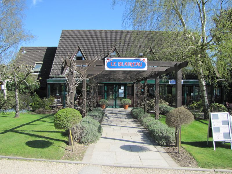 Le Blaireau, Brockenhurst. (Pub). Published on 08-04-2011