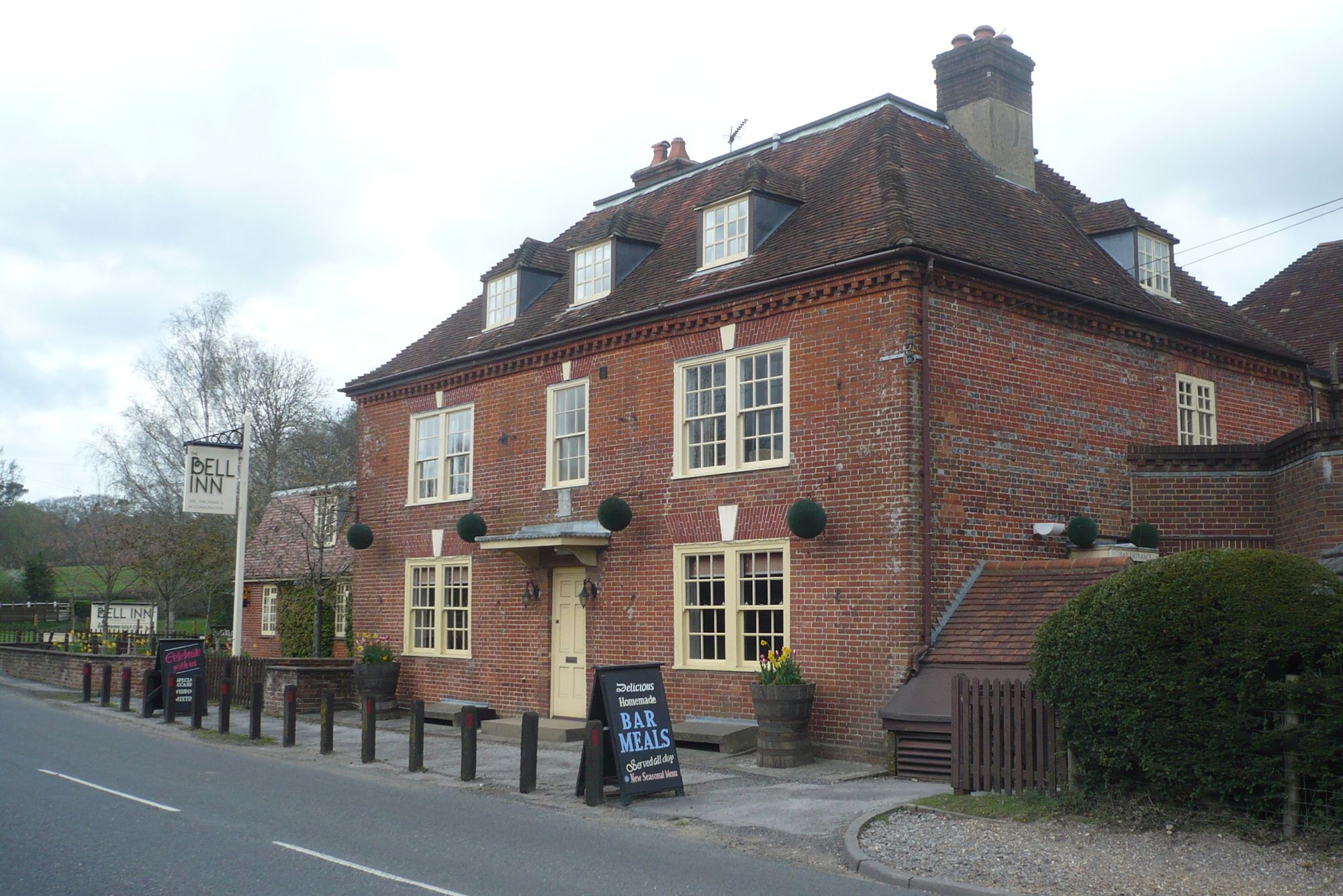 Bell Inn, Brook. (Pub, External). Published on 03-04-2011