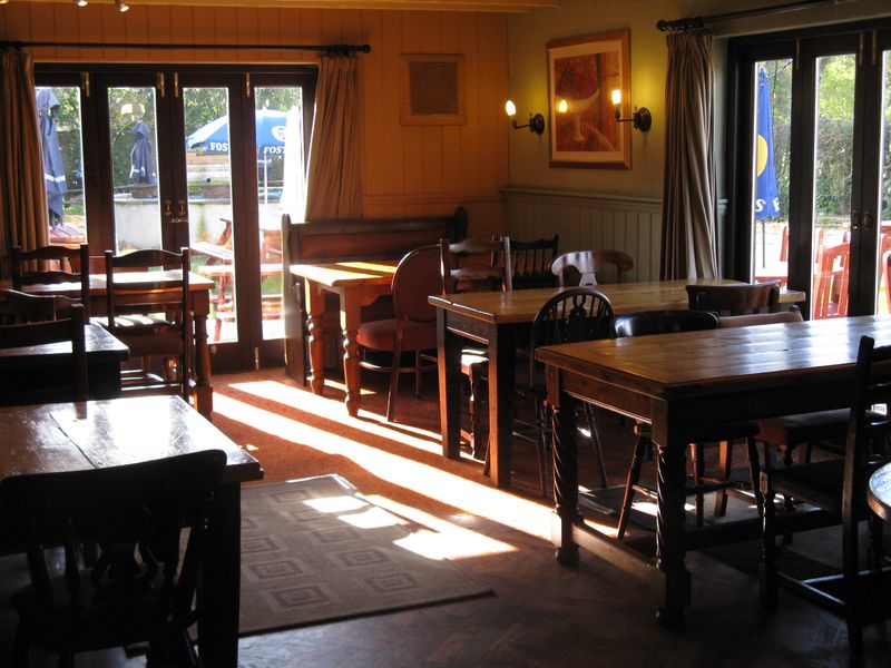 Tudor Rose, Burgate. (Pub, Bar). Published on 23-02-2010