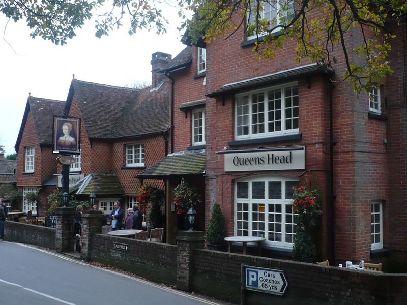 Queens Head, Burley. (Pub, External). Published on 13-11-2010 