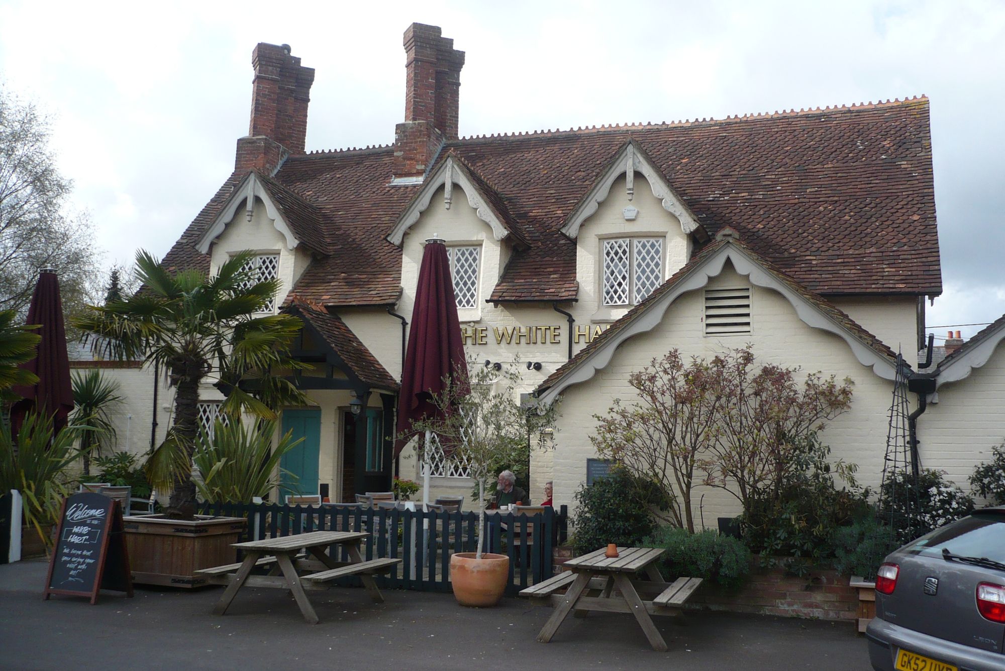 White Hart, Cadnam. (Pub, External, Garden). Published on 03-04-2011