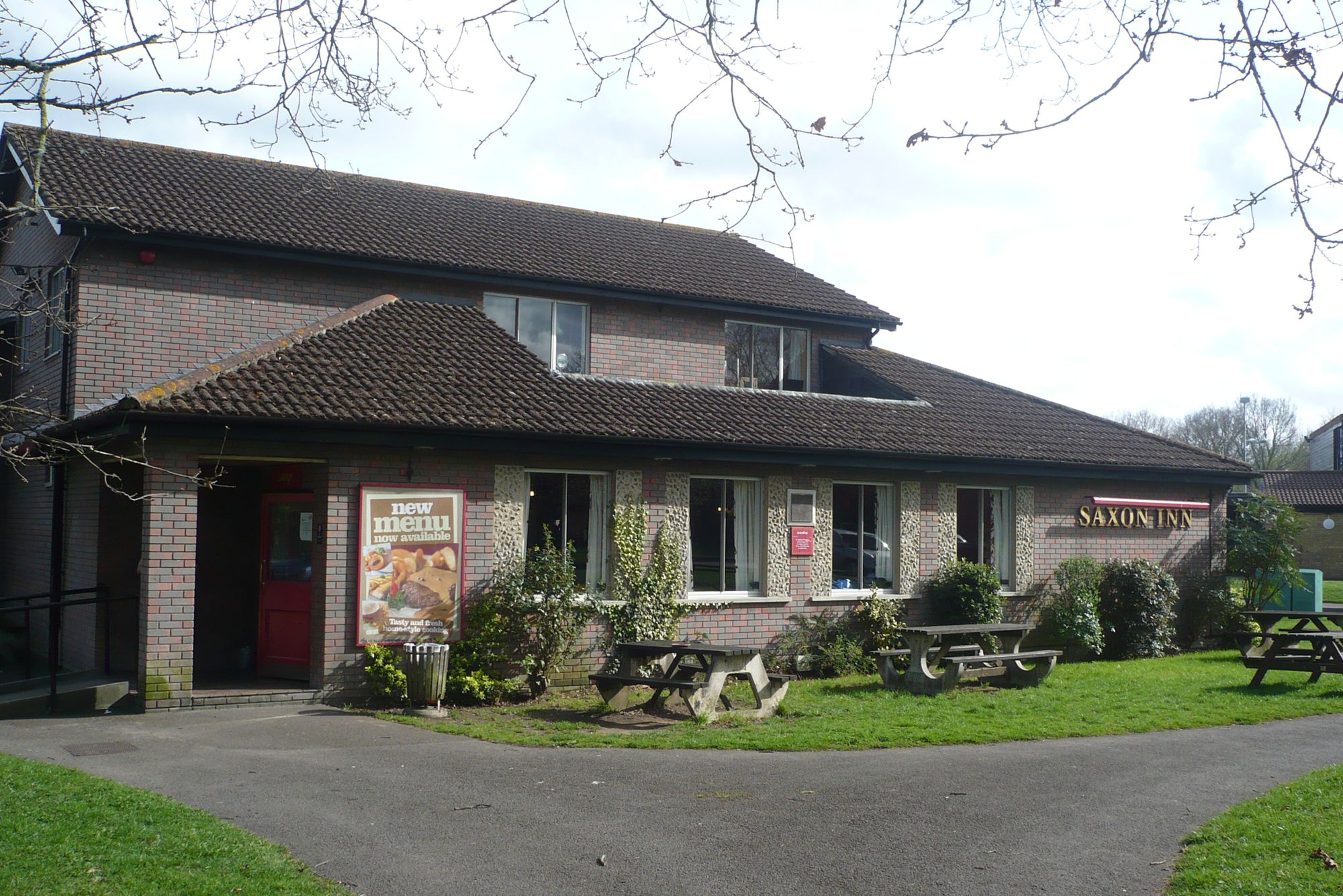 Saxon Inn, Calmore. (Pub, External, Garden). Published on 03-04-2011