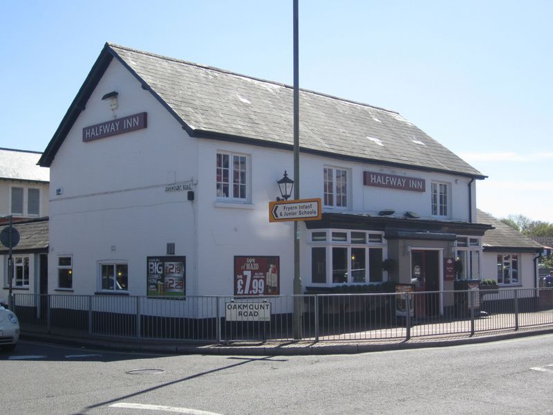 Halfway Inn, Chandler's Ford. (Pub, External). Published on 07-05-2013